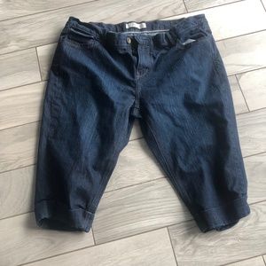 Old Navy Mid Rise Denim Capris size 18 stretch